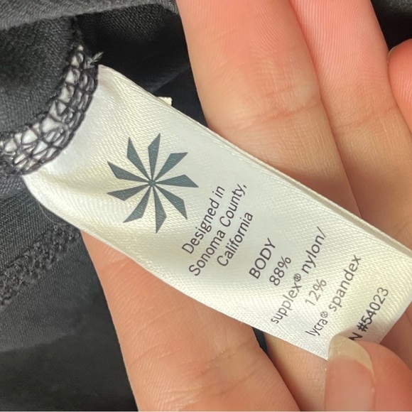 Athleta Black Mind Over Matter Capri Leggings Small - Picture 5 of 6